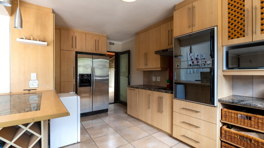4 Bedroom Property for Sale in De Zoete Inval Western Cape